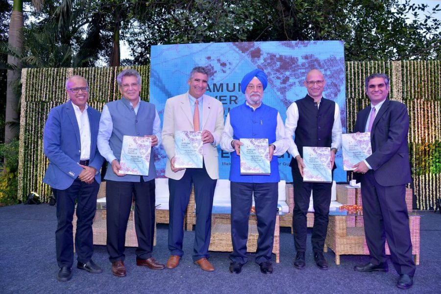 Pankaj Vir Gupta, José Ramón Barañano, Ambassador of Spain to India, Thomas Katsouleas, Provost of the University of Virginia, Hardeep Singh Puri, Union Minister of Housing and Urban Issues, and Inaki Alday (Left to Right)