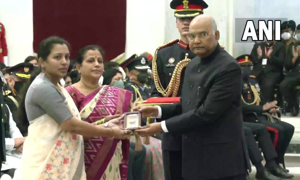 Galwan Martyrs Honoured : Col Santosh Babu Mahavir Chakra, Naib Subedar ...