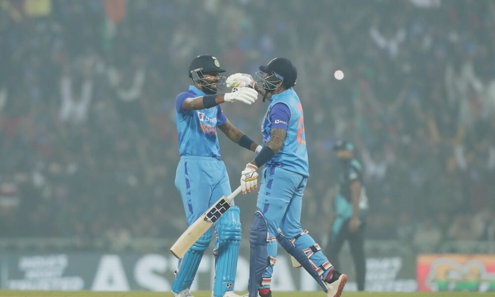 IndvsNZ2ndT20I : India Nearly Make A Mes...